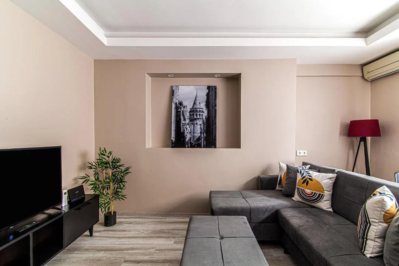 Central Flat Near Taksim Square With Balcony Estambul