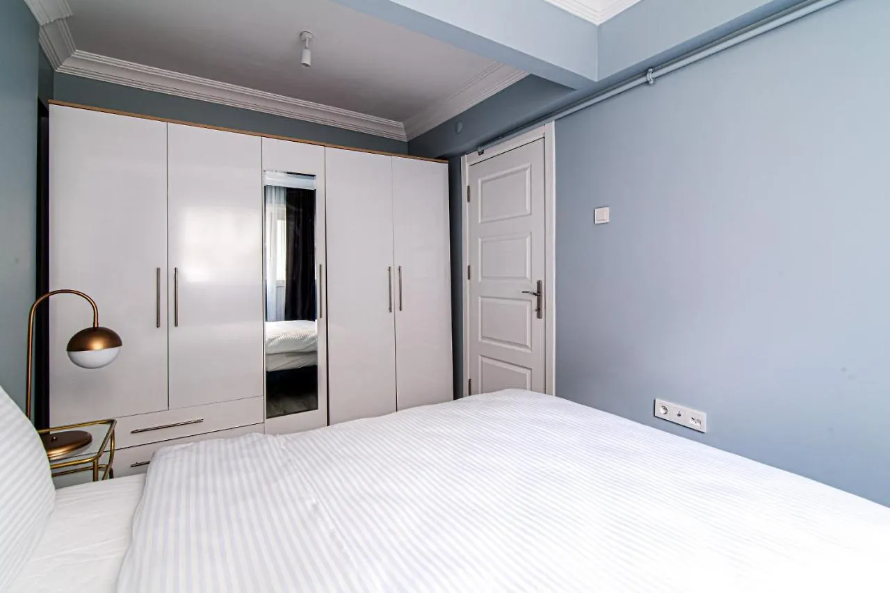 Central Flat Near Taksim Square With Balcony Estambul Turquía